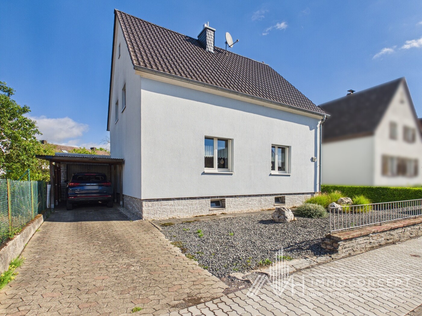 Frontansicht links Stellplatz|Garage