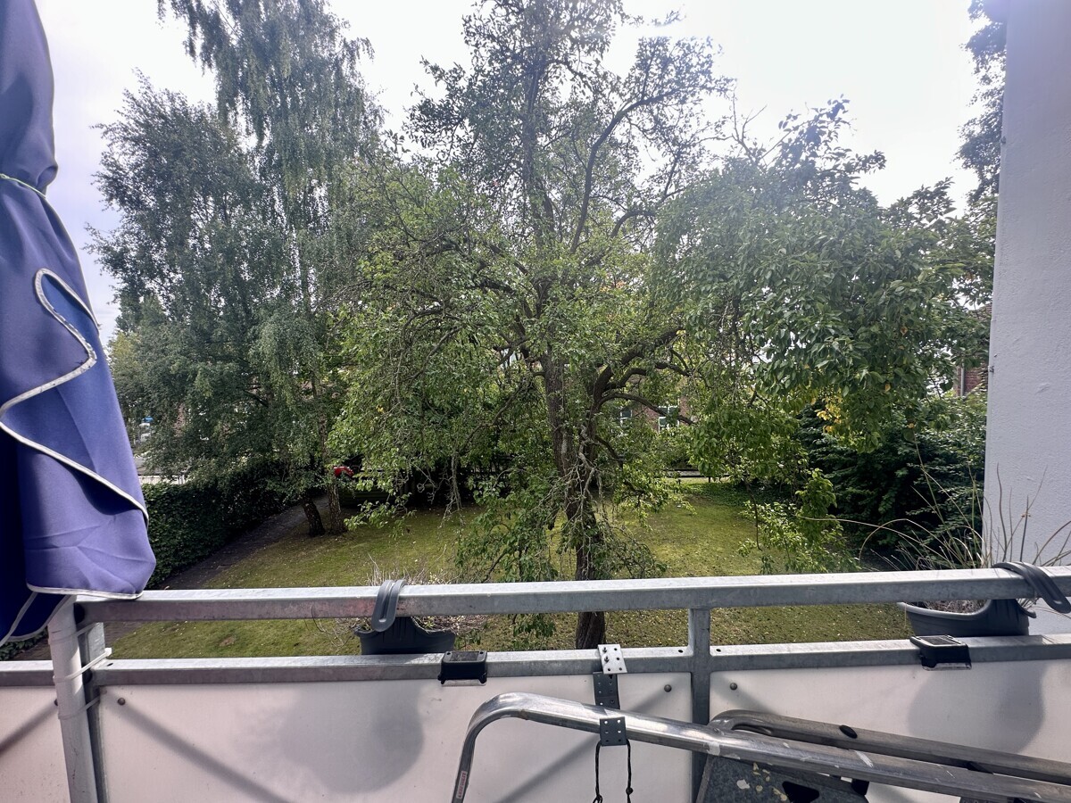 Balkon mit Blick in den Garten