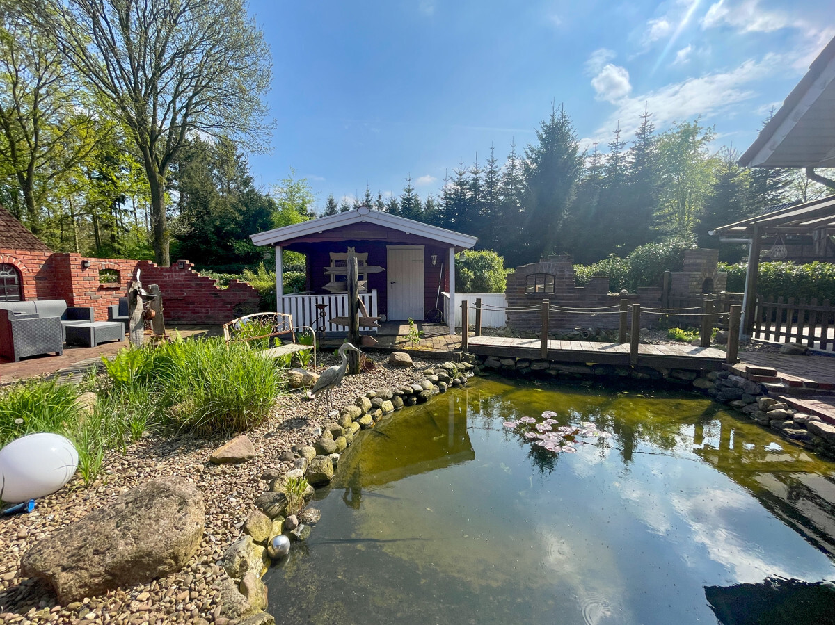 Gartenteich mit zweiter Terrasse