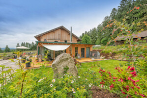 Haus Seitenansicht mit Terrasse