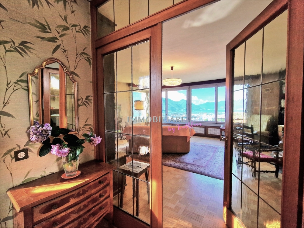 Blick ins Wohnzimmer