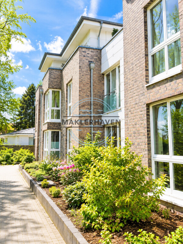 Moderne Architektur an sonnigem Tag