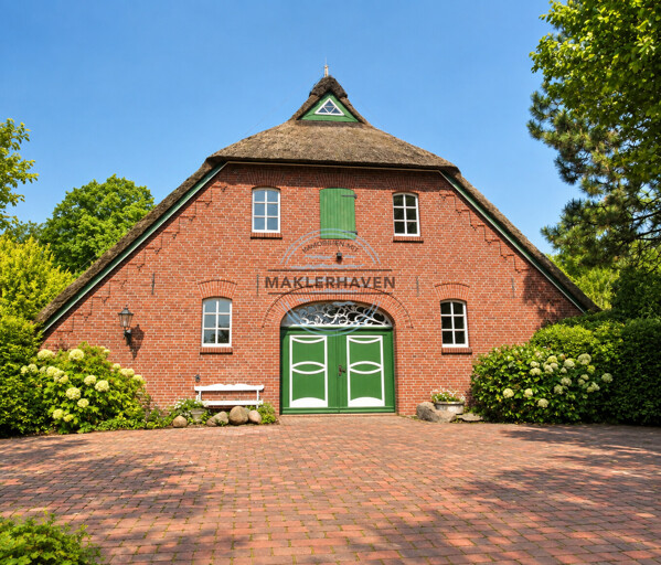 Idyllisches Landhaus mit Reetdach