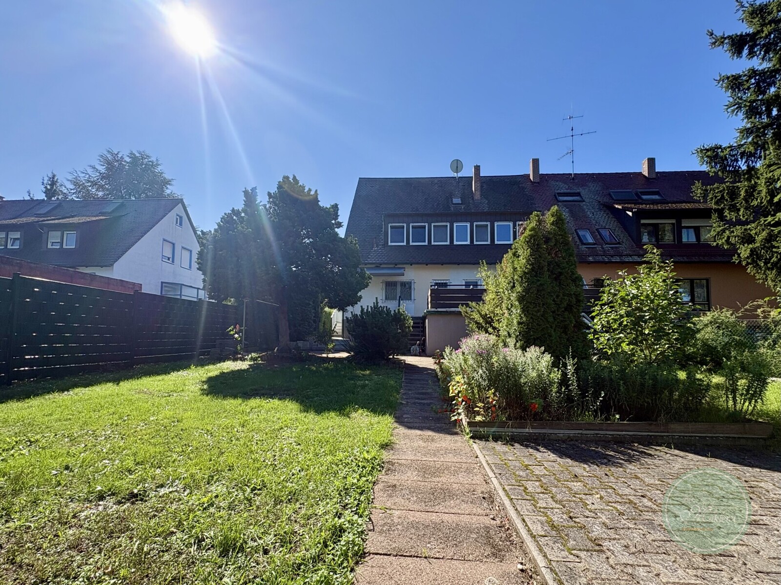 ** MORE than MIETE * Zweifamilienhaus * 6 Zi. * 2 Terrassen * Garten * Balkon * 155 Qm * Garage **