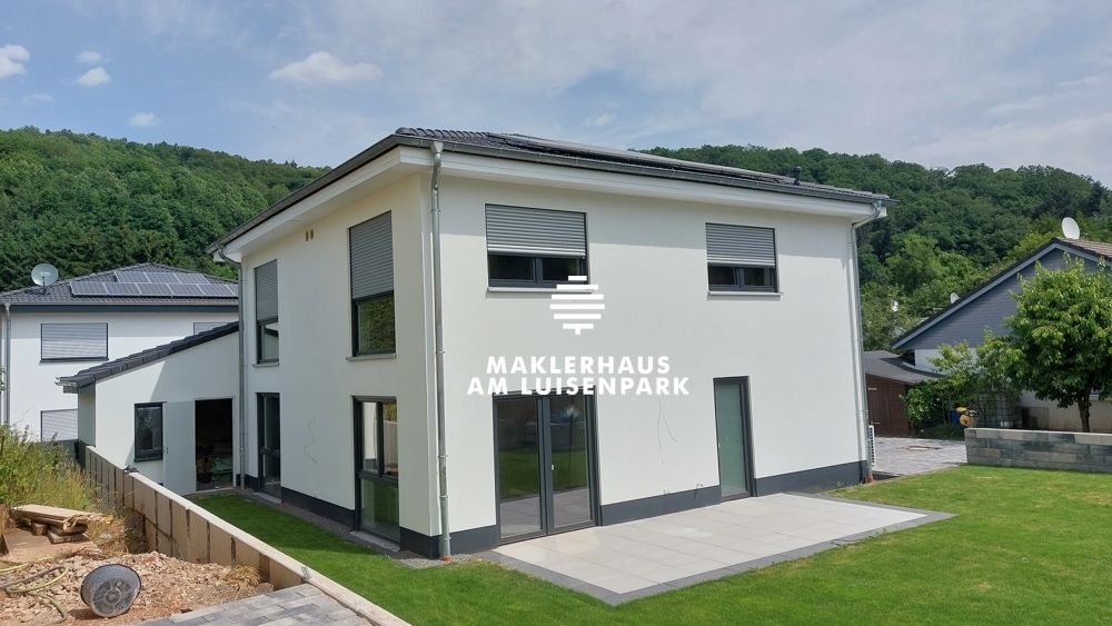 Fertiggestellt - moderner Neubau in massiver Bauweise mit großer Garage mit E-Ausweis A+