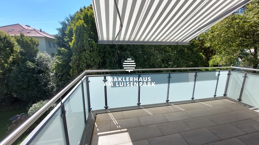 Erstklassige Lage - Luxuriöse Oststadtwohnung in Stadtvilla mit Südbalkon