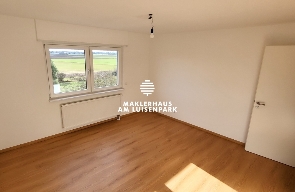 Erstbezug nach Sanierung - Moderne 3-Zimmerwohnung mit sonniger Loggia und herrlichem Weitblick