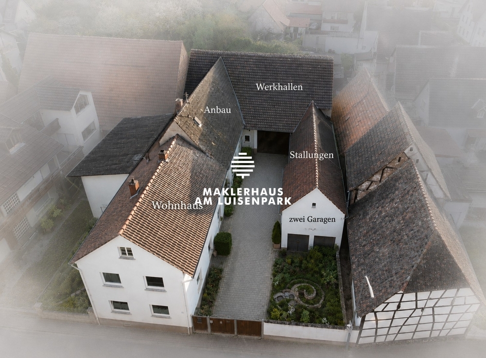 Historisches Hofanwesen mit umfangreich saniertem Wohnhaus, Werkhallen, Stallungen und Garagen