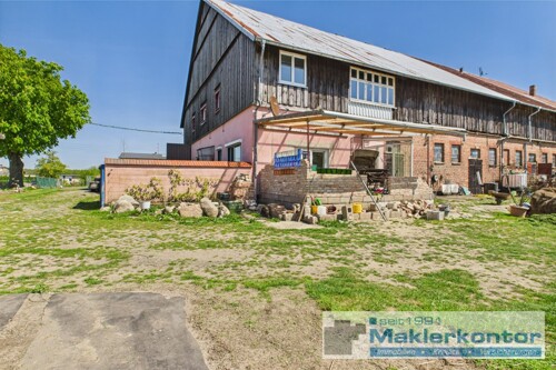 Hofseite mit Terrasse