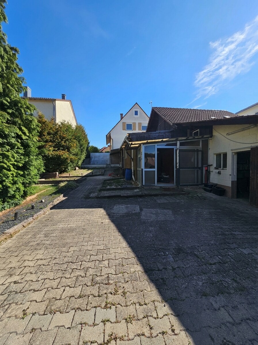 Blick vom Garten zum Haus
