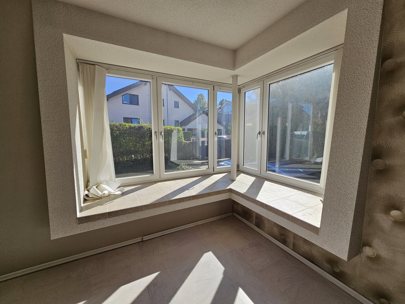 Fenster mit Sitzgelegenheit