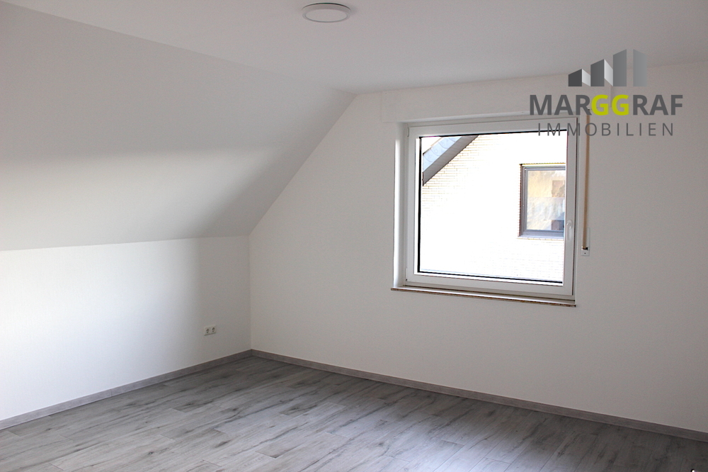 Komplett modernisierte helle Dachgeschosswohnung mit Balkon in guter, ruhiger Si ... - Photo 5