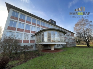 Bürogebäude mit Besucherterrasse