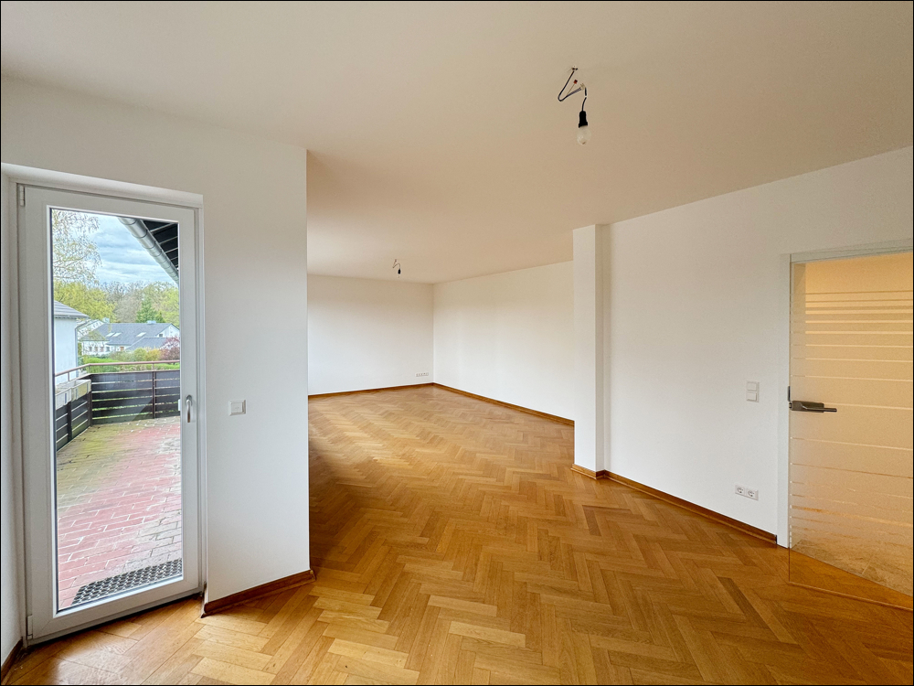 Wohnzimmer mit direktem Zugang zum Balkon