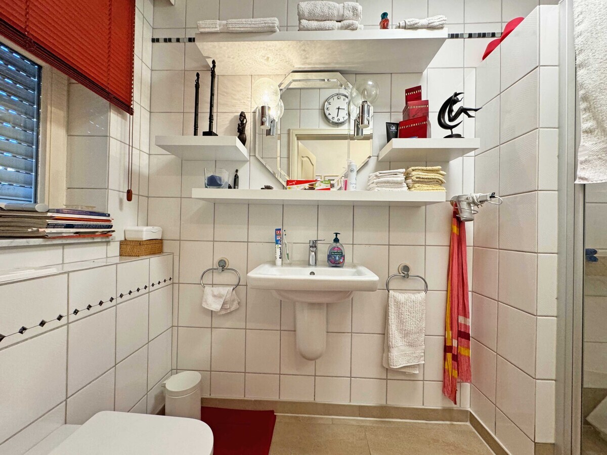 Gäste-WC, mit Dusche