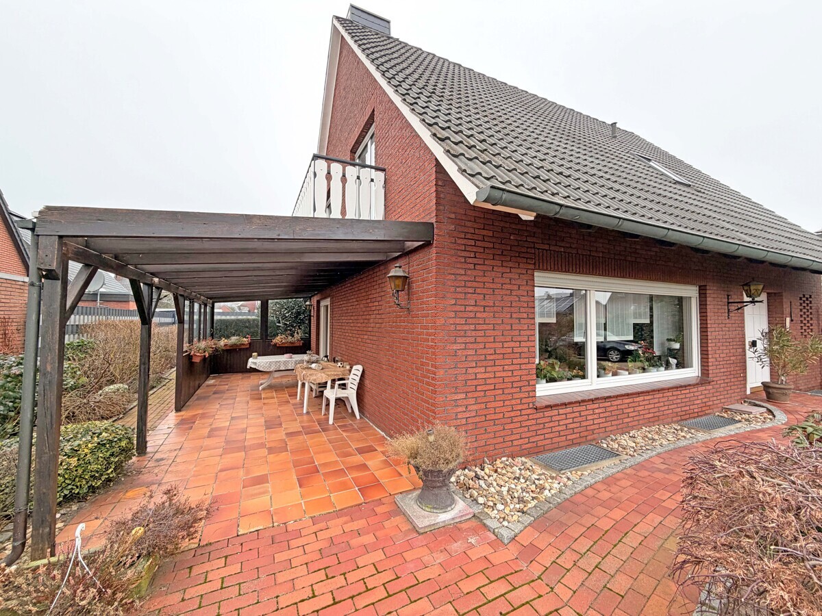 Seitenansicht mit Überdachung