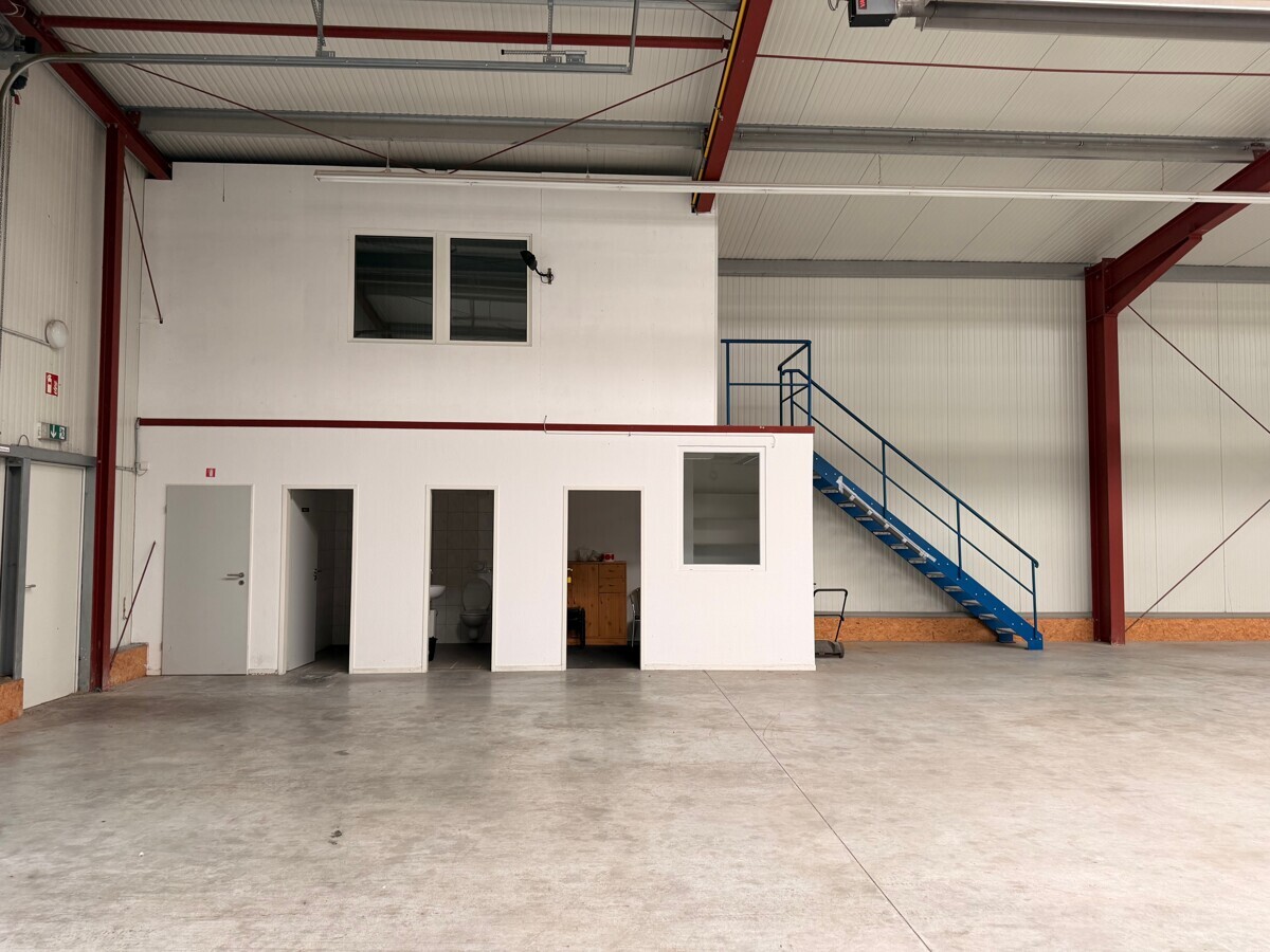 Sanitär, Büro und Aufenthaltsraum
