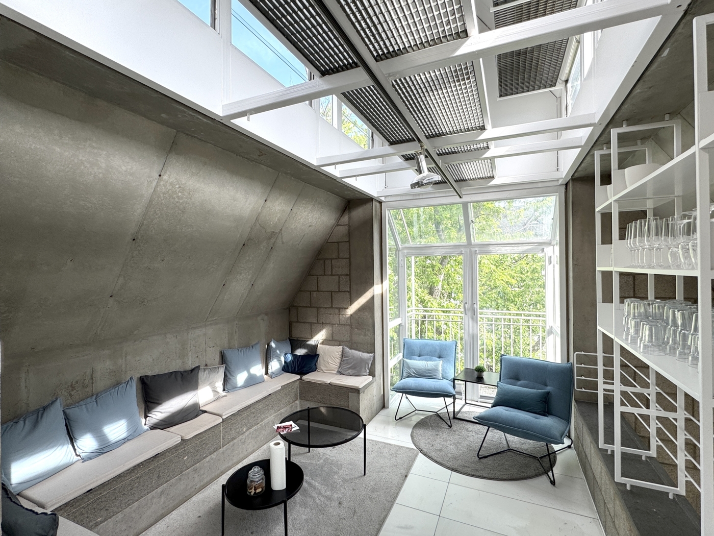 Innenansicht Aufenthaltsbereich Köln 