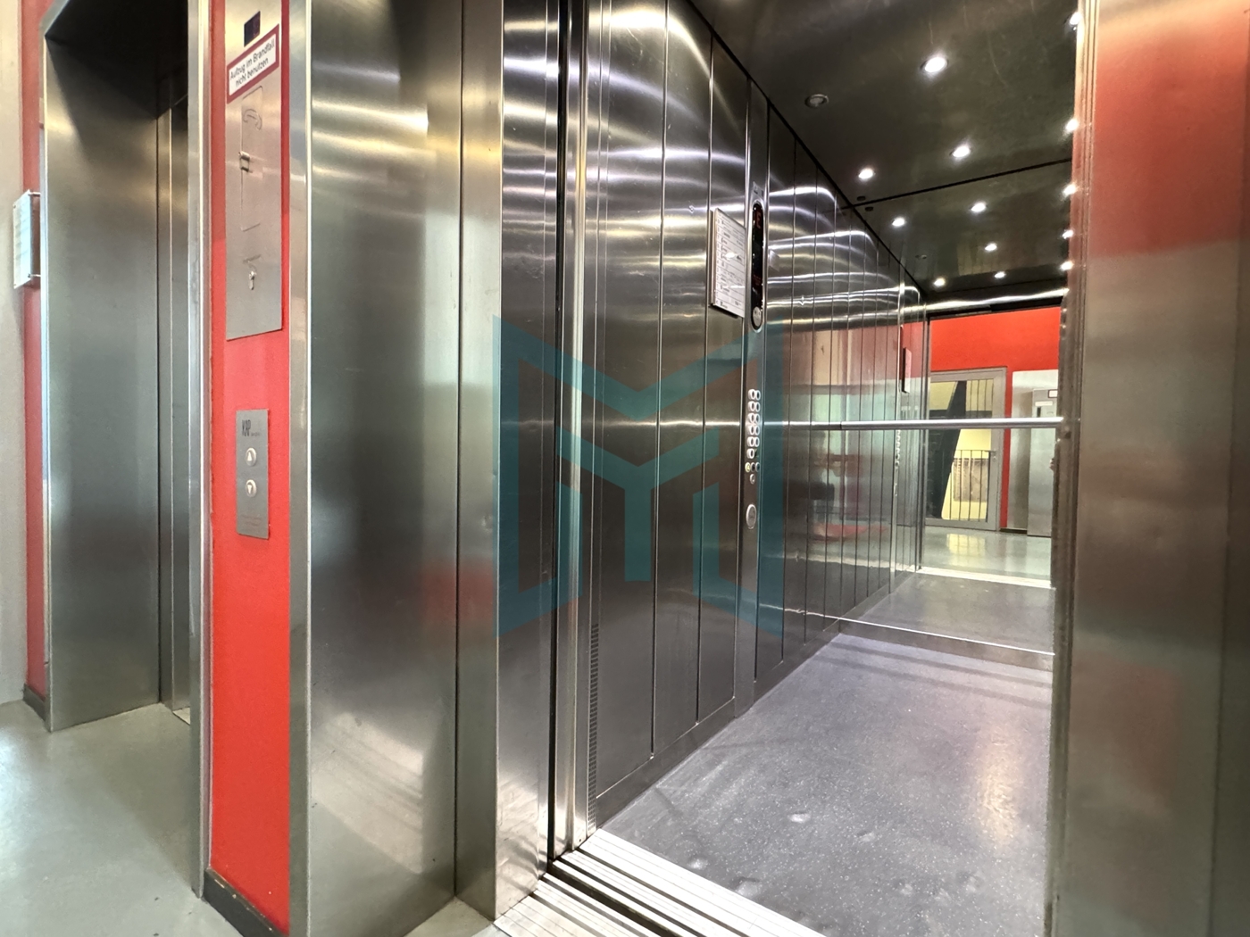 Innenansicht Aufzug Bürohaus Köln