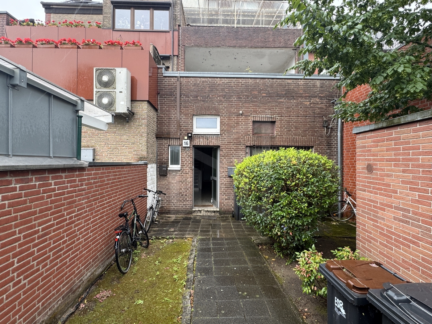 Außenansicht Eingang Wohnhaus