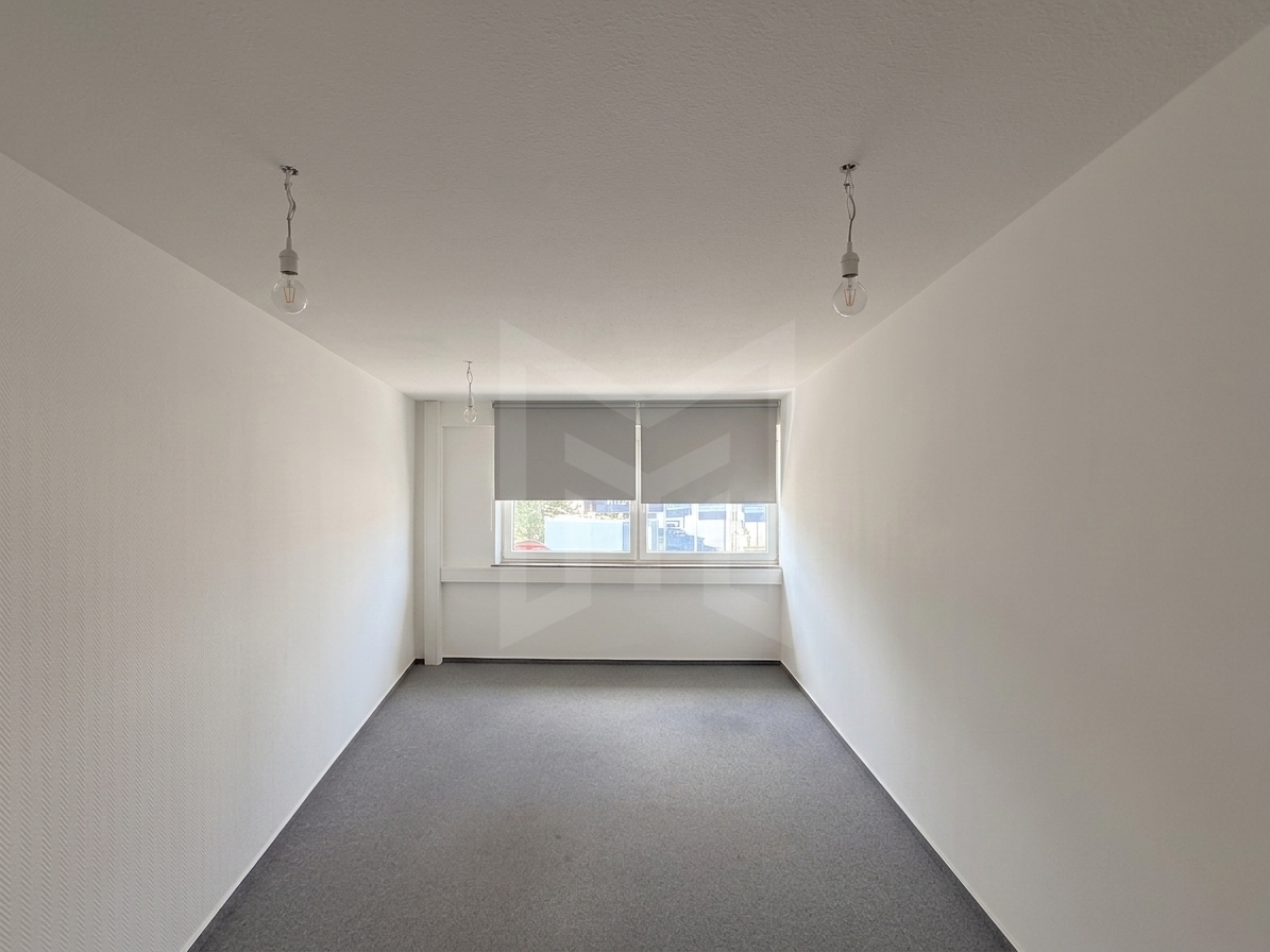 Innenansicht Büro Troisdorf - KI-generiert_1