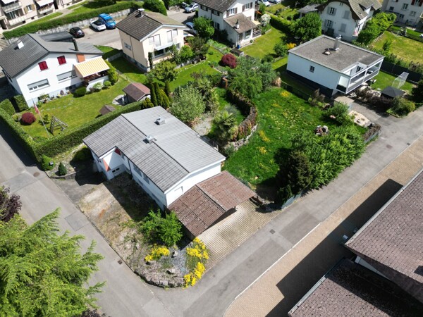 5.5 Zi Einfamilienhaus - Aussenansicht 1