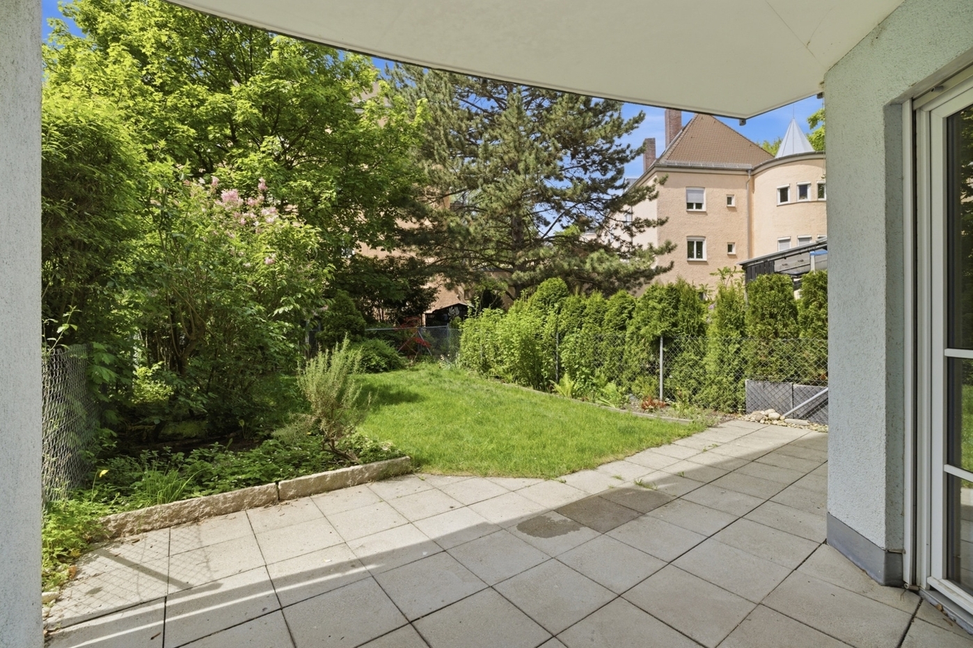 Terrasse und Garten