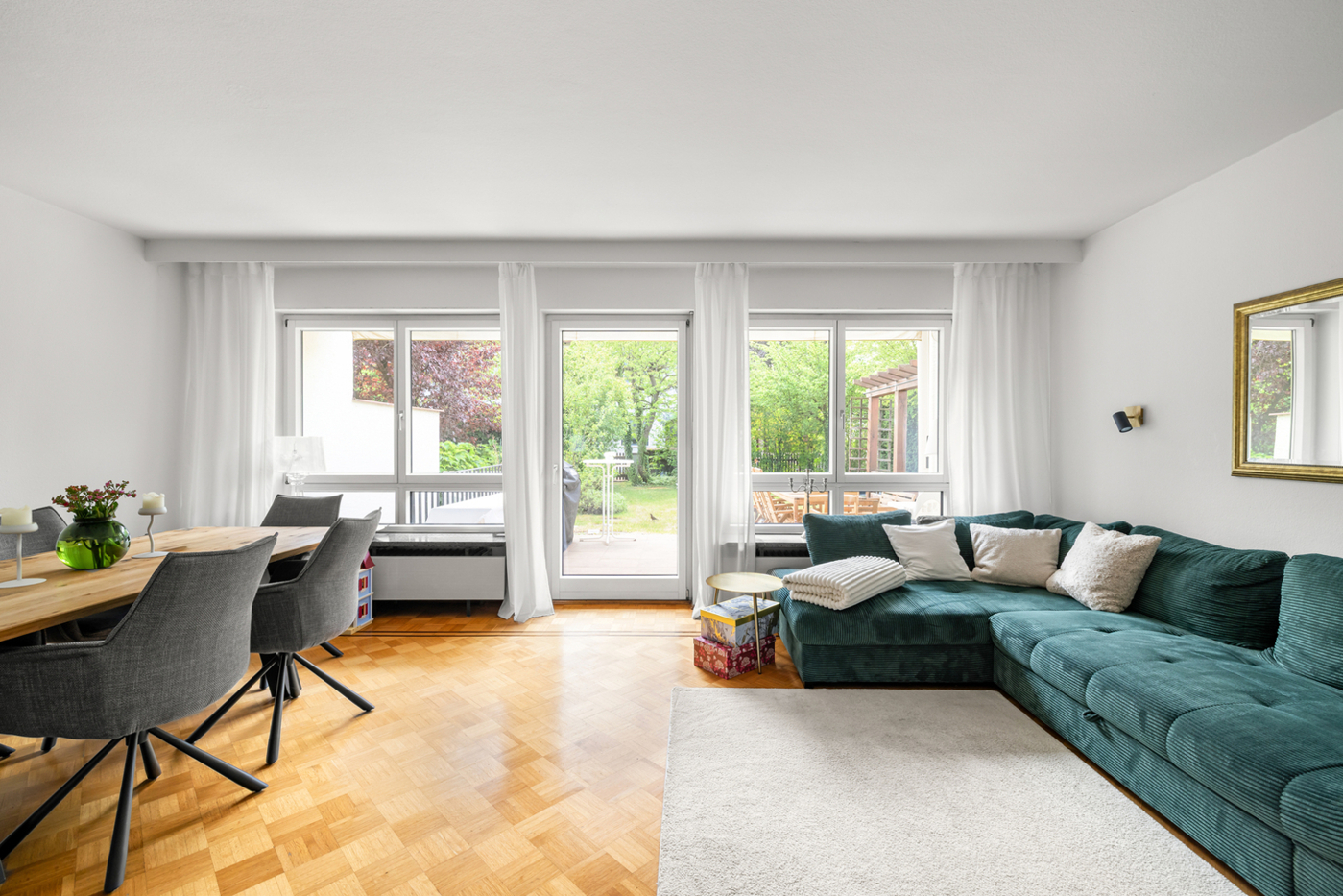 Wohnzimmer möbliert