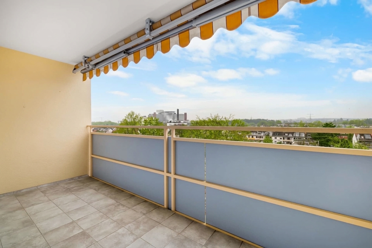 Balkon, Aussicht nach Süden - KI-optimiert