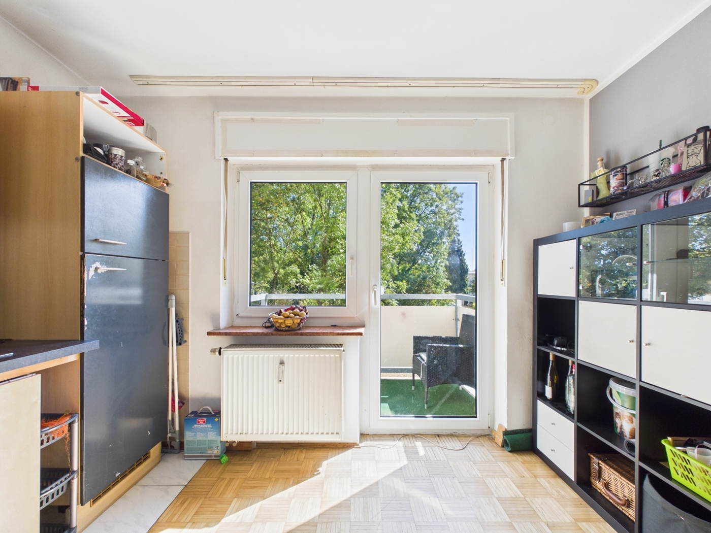 Wohnraum mit Balkonzugang