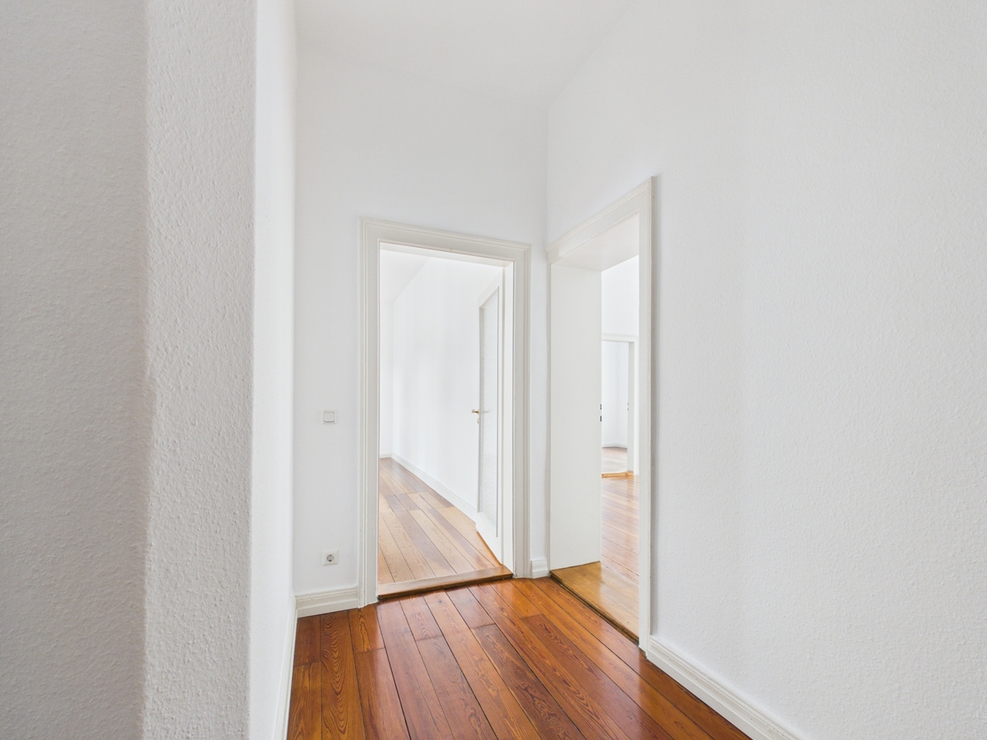 Flur mit Sicht auf Schlafzimmer
