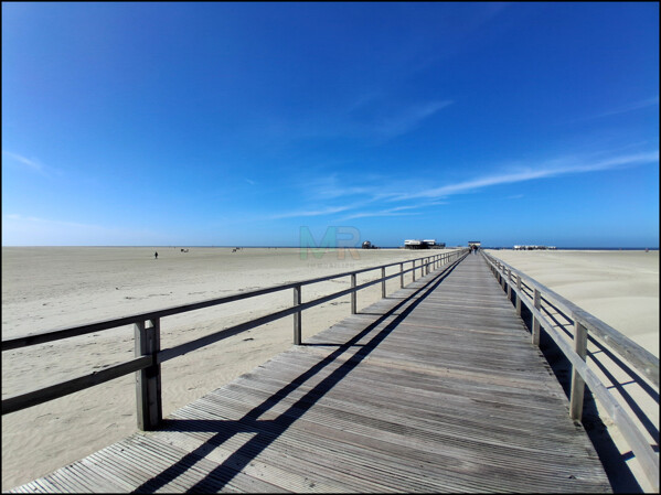 Brücke zum Strand