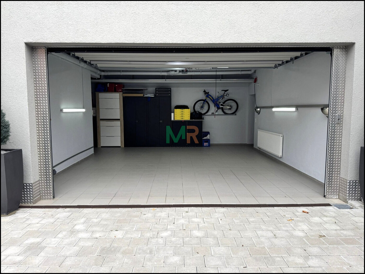 Garage 1, Vorderansicht
