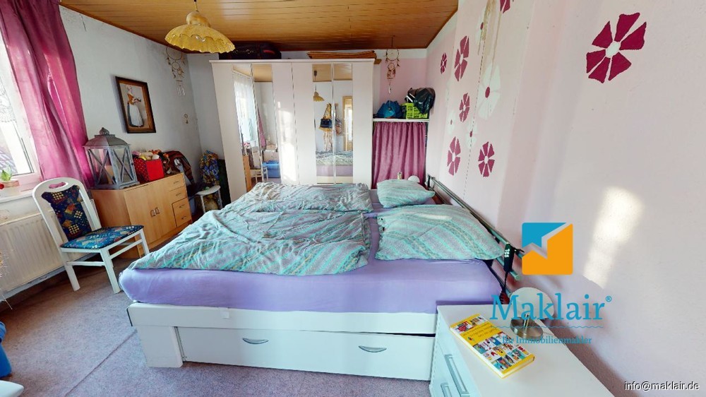 Schlafzimmer 1