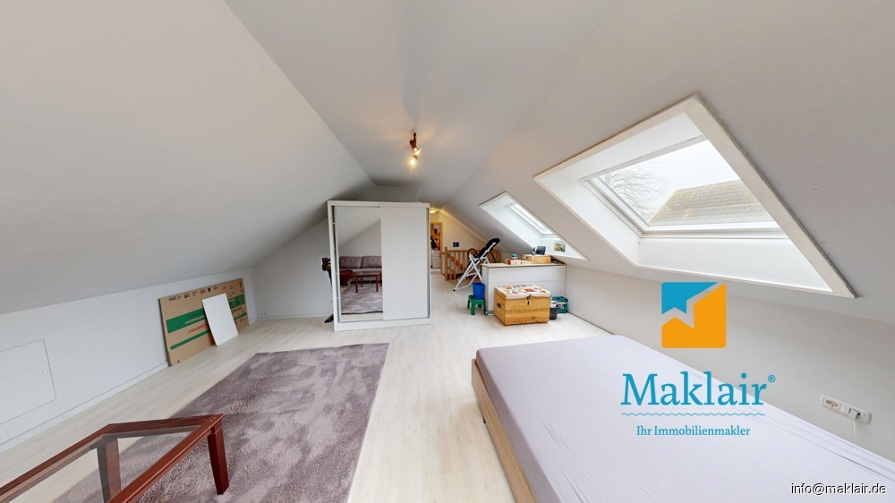 großes Zimmer OG (2)