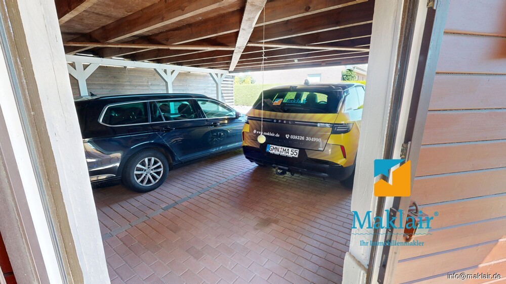 Blick ins Carport
