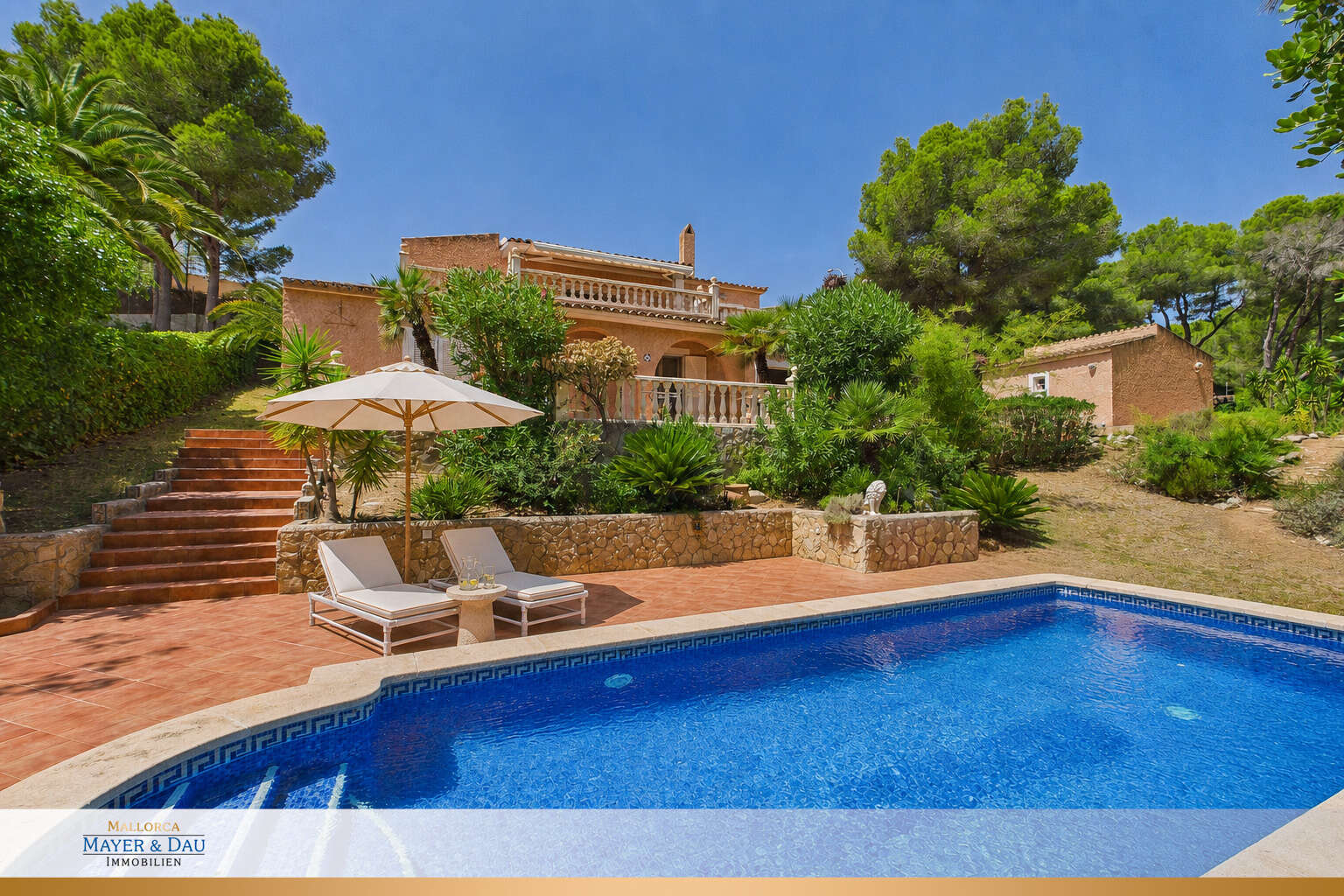 Casa con piscina y parcela en Costa del la Calma Obj.: 8922