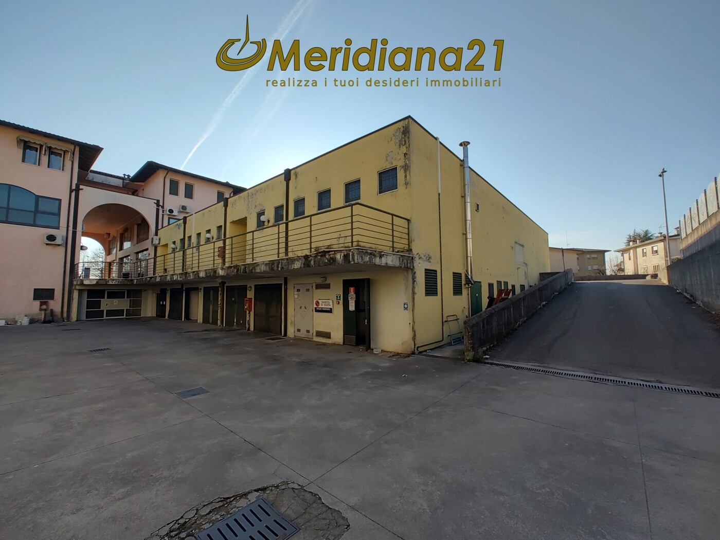 Area scoperta a servizio del magazzino 04