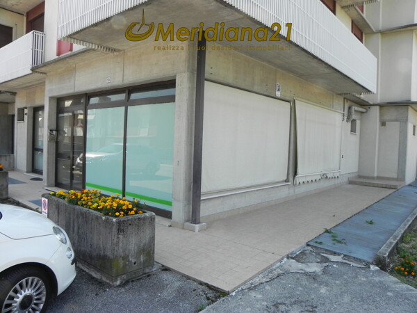 Negozio a Moriago vetrine