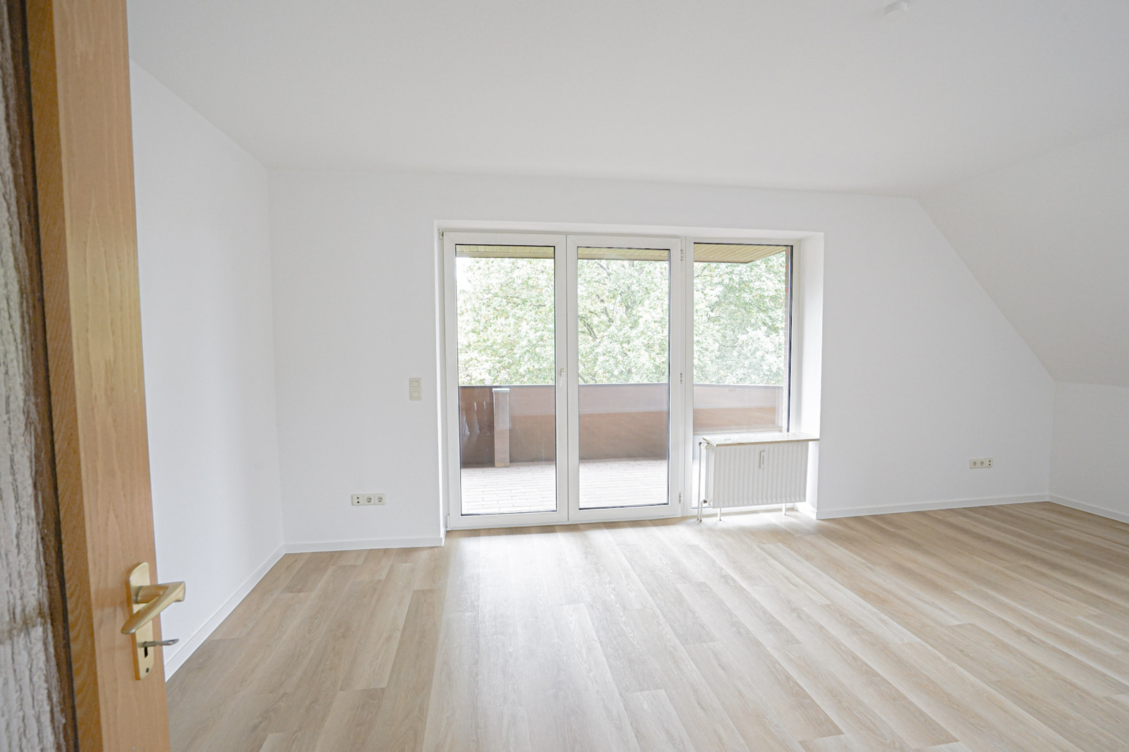 Hundsmühlen - Hunoldstraße: 2-Zimmer-DG-Wohnung, der Besichtigungstermin hat ber ... - Photo 1