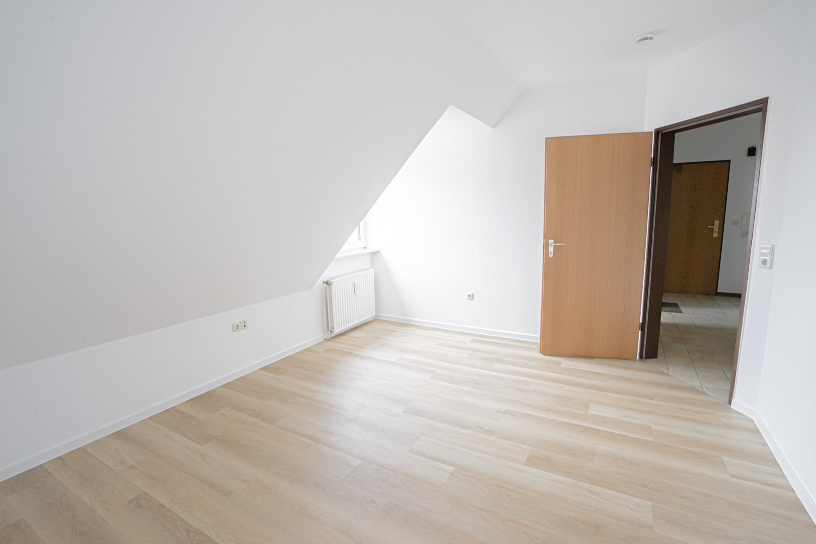 Hundsmühlen - Hunoldstraße: 2-Zimmer-DG-Wohnung, der Besichtigungstermin hat ber ... - Photo 5