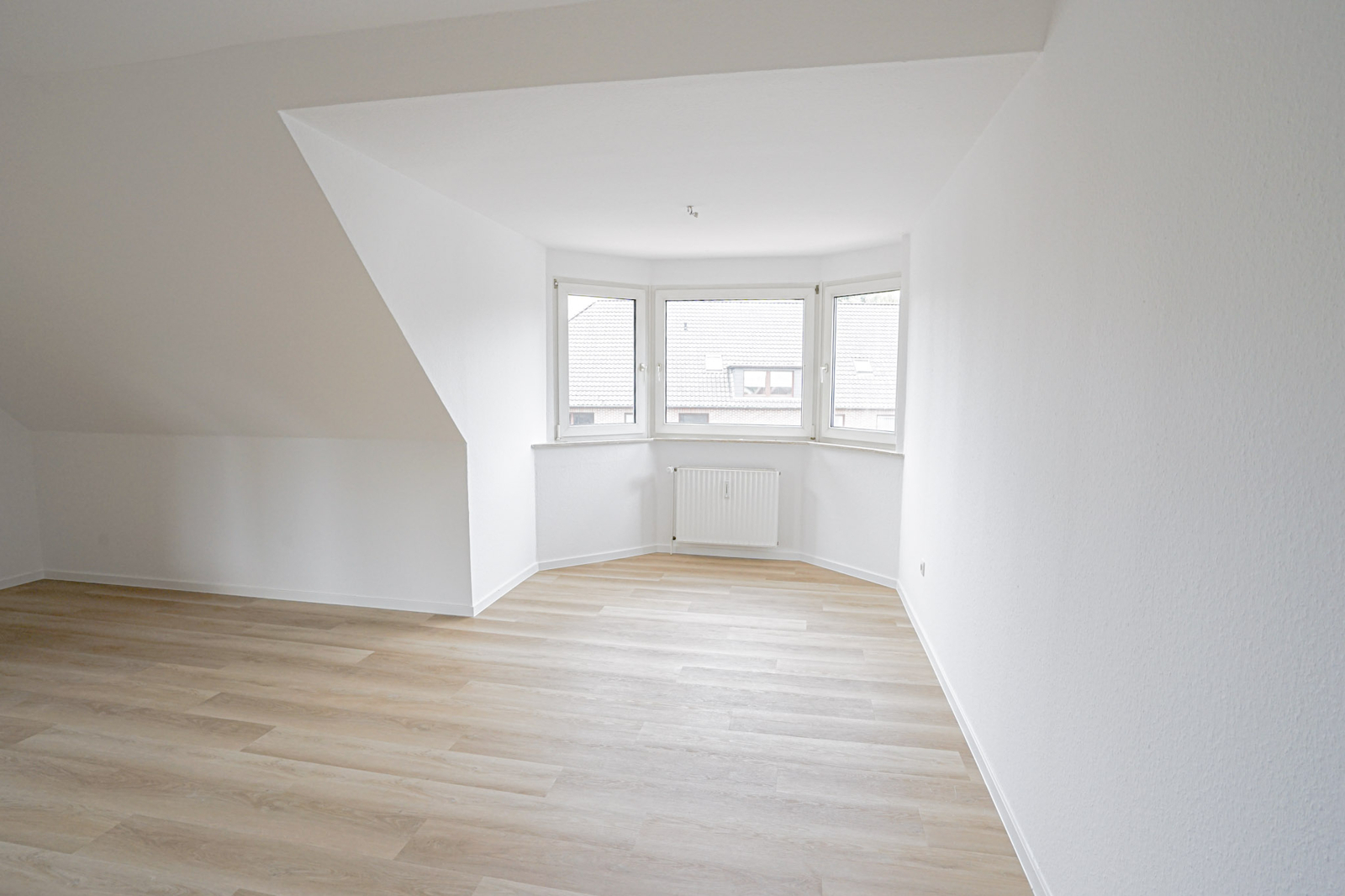 Hundsmühlen - Hunoldstraße: 2-Zimmer-DG-Wohnung, der Besichtigungstermin hat ber ... - Photo 4