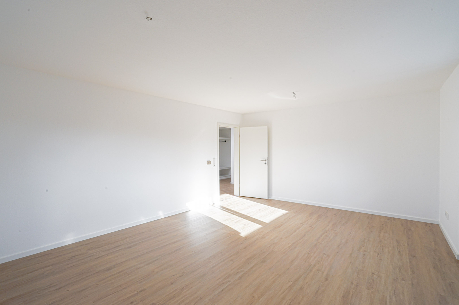 Edewecht - Hauptstraße: frisch renovierte 3-Zi. Whg., Terminvereinbarung per Tel ... - Foto 3