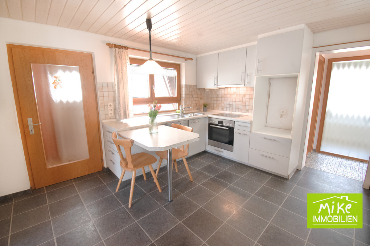 Küche mit Sitzplatz