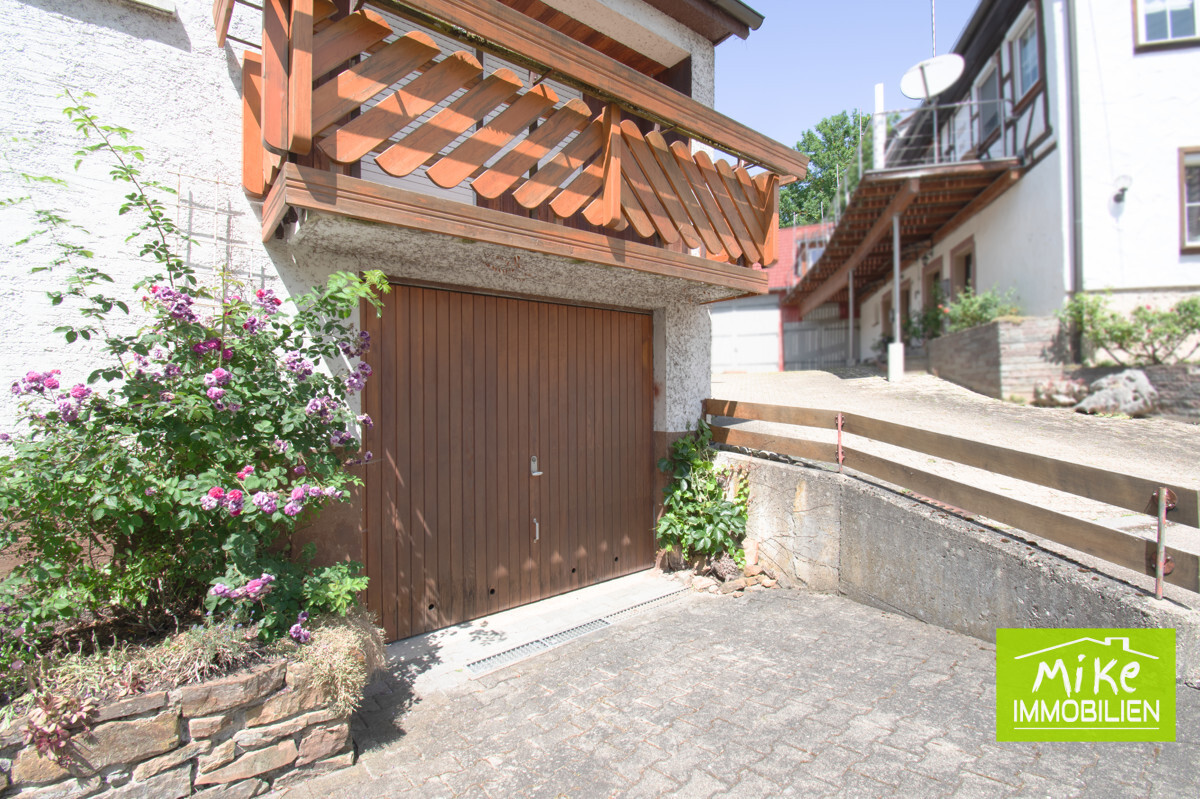 Garage und Balkon