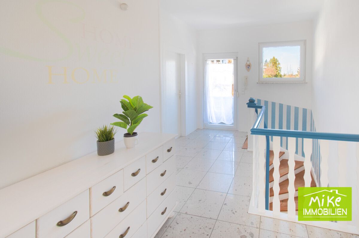 OG - Flur mit Balkonzugang