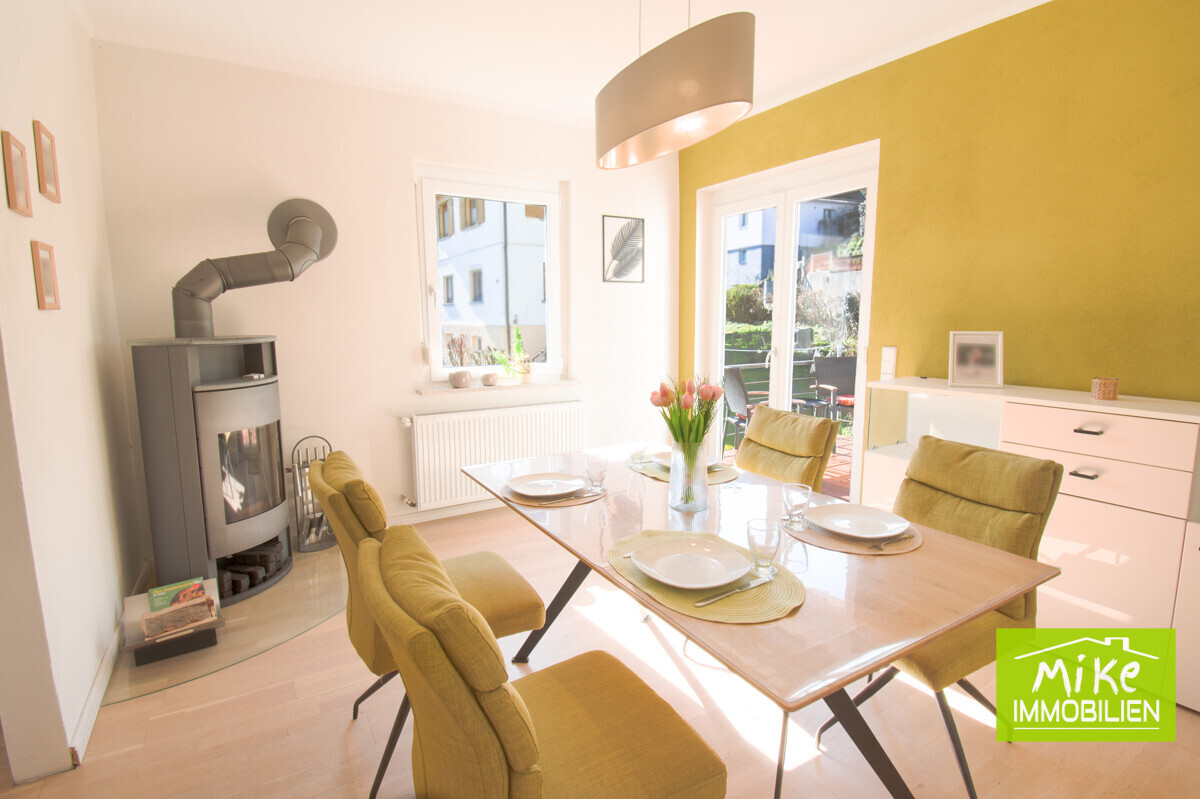 EG - Essbereich mit Kamin und Terrassenzugang