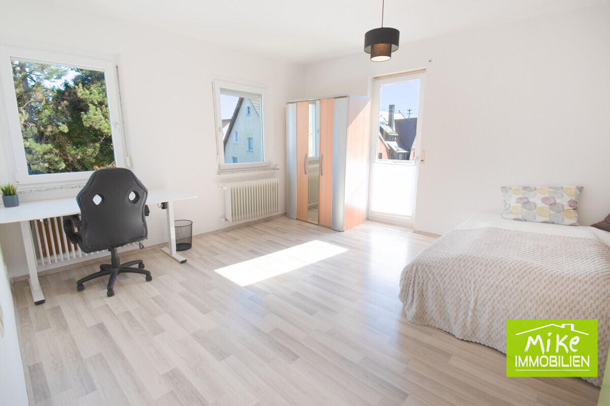 OG - Zimmer mit Balkonzugang