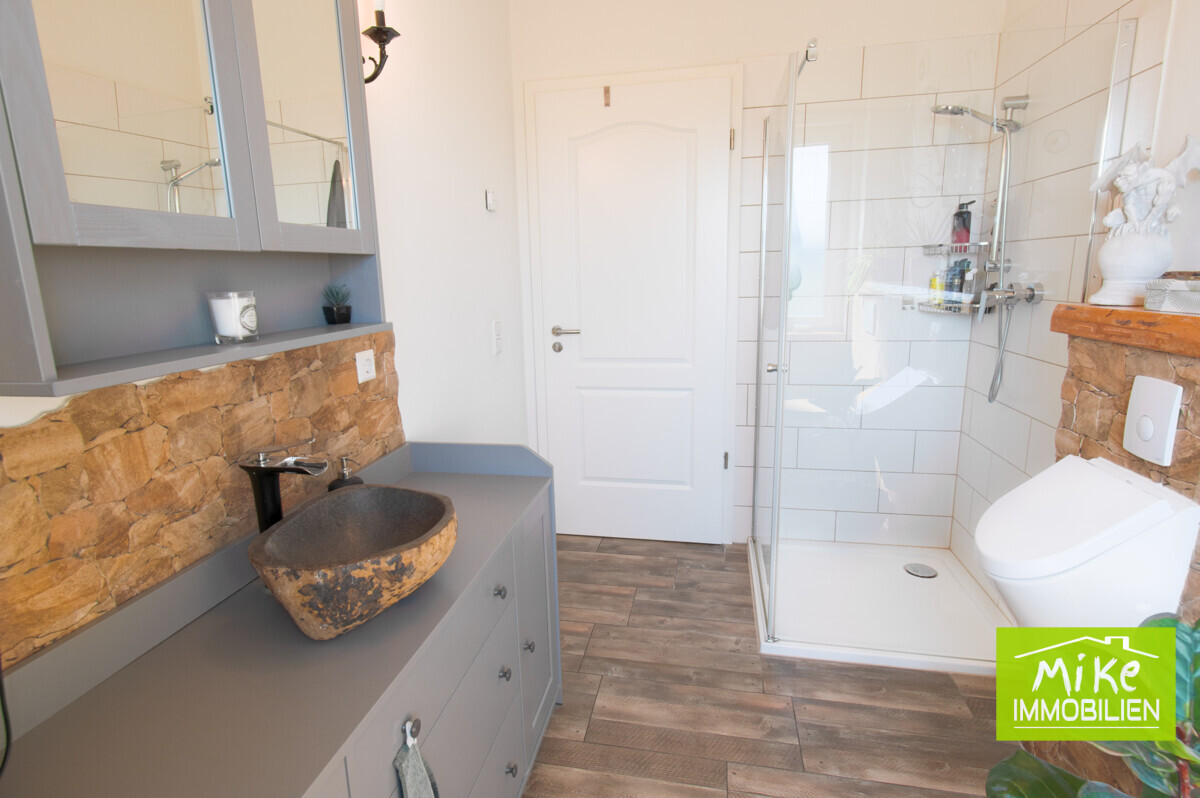 Bodentiefe Dusche im Bad EG