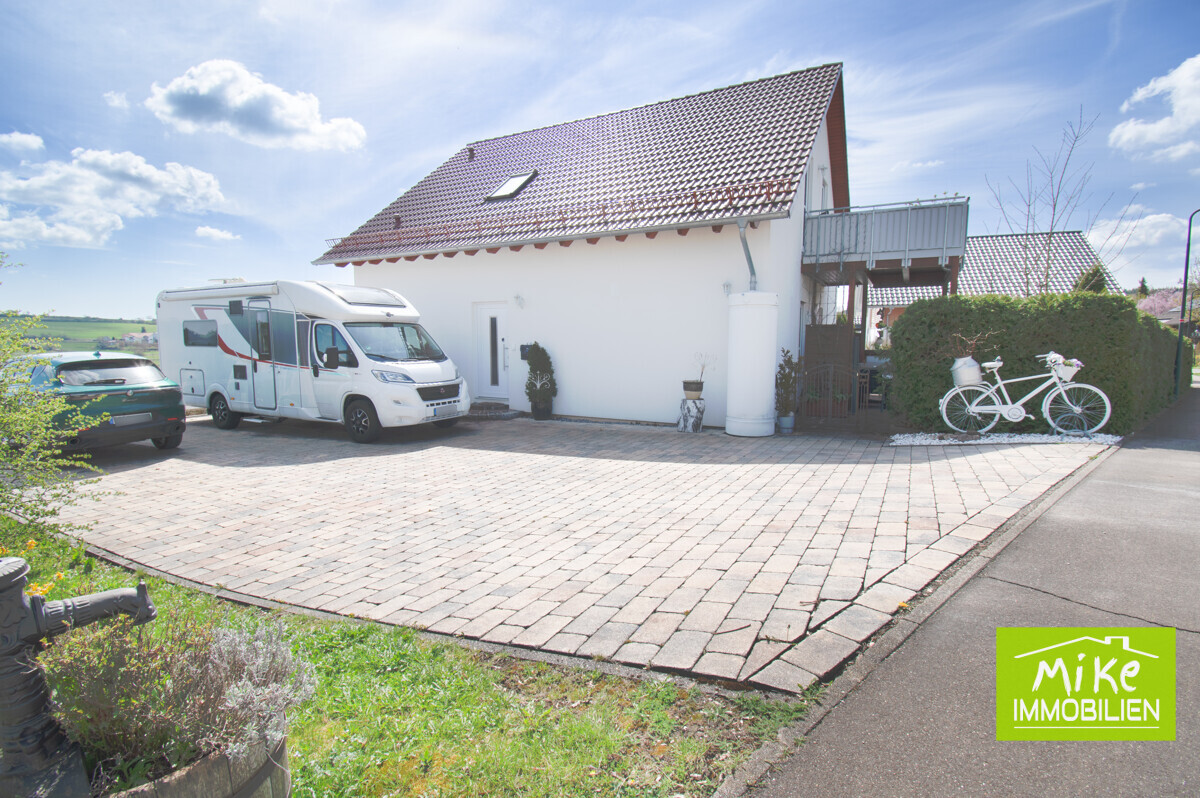 Parkplätze und Wasserspeicher